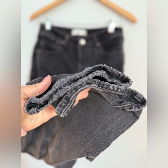 Abercrombie & Fitch Baggy Low Rise Jean | Size 27/4 Short Length - Picture 5 of 9